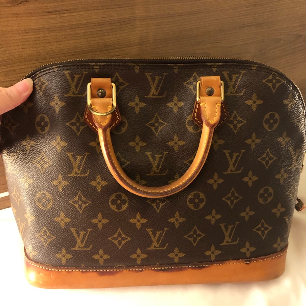 Authentic Louis Vuitton Alma hand bag
